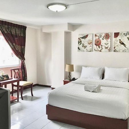 Regent Lodge Lampang Esterno foto