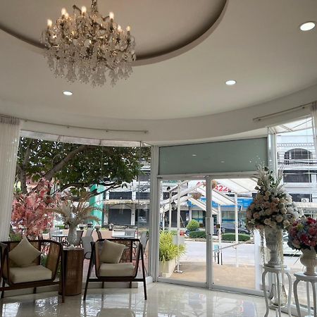 Regent Lodge Lampang Esterno foto
