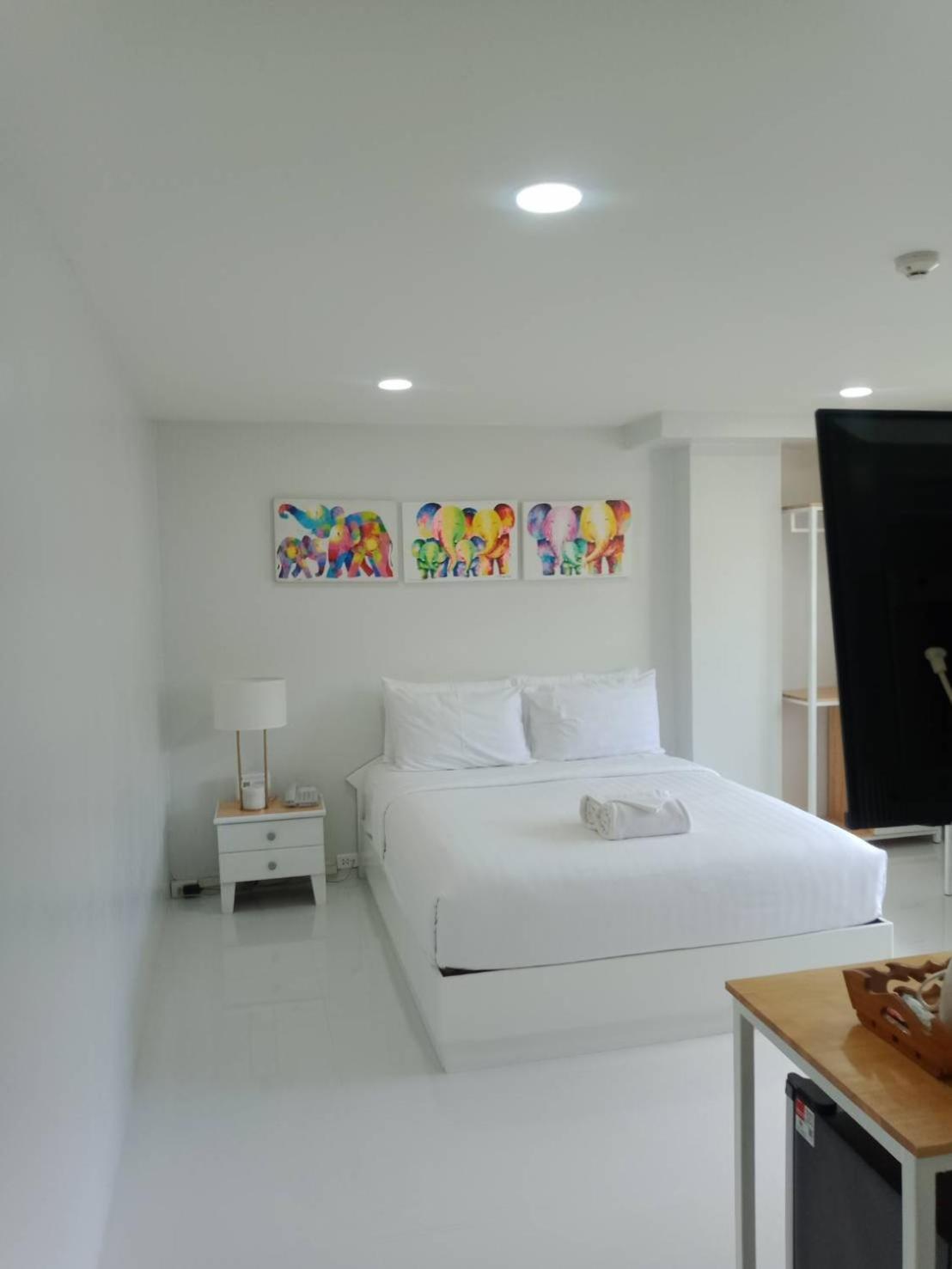 Regent Lodge Lampang Esterno foto