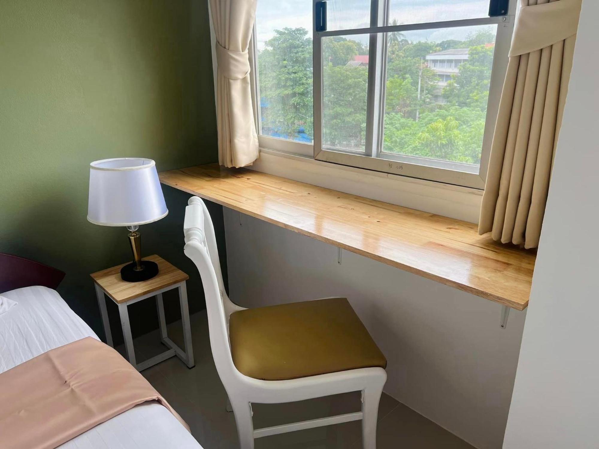 Regent Lodge Lampang Esterno foto