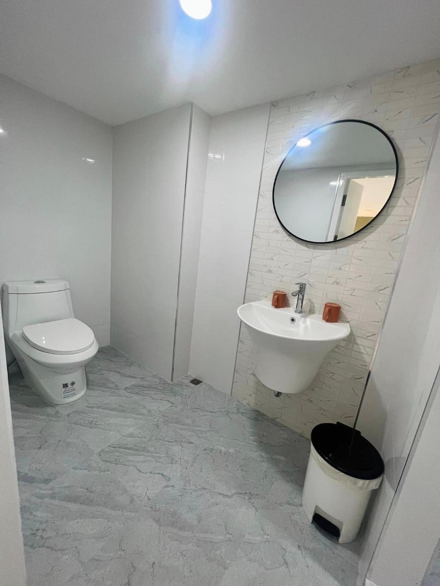 Regent Lodge Lampang Esterno foto