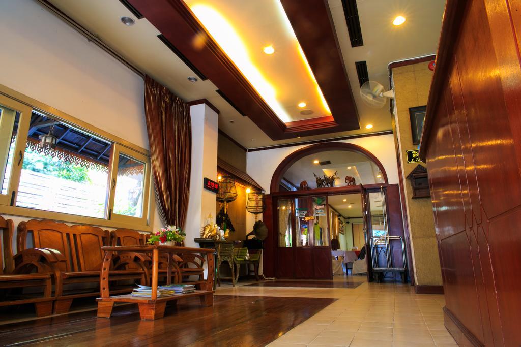Regent Lodge Lampang Esterno foto
